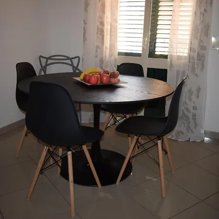 Eleutheria Apartamento *